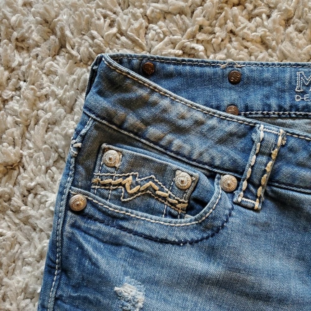 MISS  ME | NWOT Boyfriend Capri Distressed Medium Wash Denim Jeans (Size 25) - Picture 5 of 9